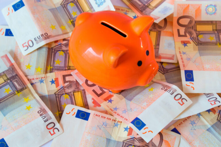 Poduszka finansowa – ile powinna wynosić i gdzie ją trzymać?