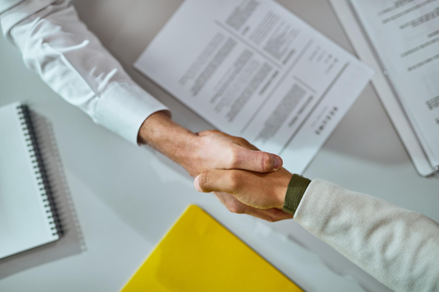 Umowa o dzieło a podatek i składki – co warto wiedzieć?